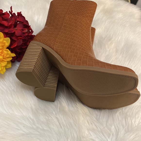 Sz 7 Arden Basket Weave Cognac Block Heeled Boots NEW POSHMARK - Picture 6 of 10